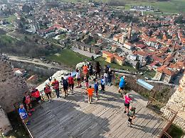 Tra sport e natura, torna la corsa che unisce i due castelli del paese