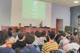 Compriamo, consumiamo, gettiamo, sprechiamo: un gioco per capirlo