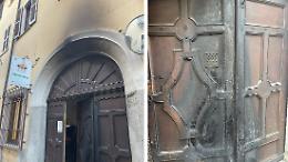 Incendiato il portone della Polizia locale: gesto vandalico ripreso dalle telecamere