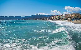 &ldquo;Il mare &egrave; il nostro futuro&rdquo;: il patto che accende la sfida blu sulle spiagge del Savonese