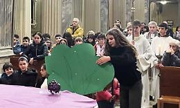 Una Via Crucis che unisce le famiglie