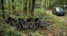 E-bike rubate e nascoste in un bosco, recuperate dai Carabinieri