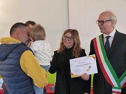Una gentile carezza della comunit&agrave;: la festa speciale per i nuovi nati