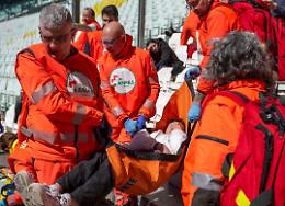 Panico sugli spalti, feriti e arresto cardiaco in campo allo Stadio della Juve... ma &egrave; una maxi prova di emergenza