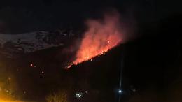 Incendio nei boschi di Ormea, case al riparo