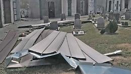 Raffiche di vento: lamiere volano via al cimitero