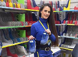 Scarpe usate, nuova vita: cos&igrave; i postini aiutano l&rsquo;ambiente e i bambini