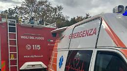 Auto contro trattore, la vettura finisce fuori strada