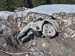 La neve si scioglie e rivela un mistero: spunta un&rsquo;auto sepolta