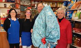 Un mega uovo di Pasqua che vale doppio: dolce sorpresa e grande cuore