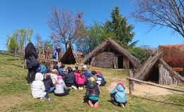 Pitture rupestri e accensione del fuoco: i bambini provano a vivono come gli uomini primitivi