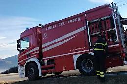 Incendio nella zona sopra Monastero Vasco: intervento in corso