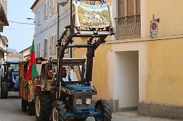 99 trattori per le vie di Roccaforte. La FOTOGALLERY della festa di San Magno