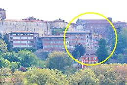 Scuola in demolizione: abbattute gi&agrave; due maniche intere - LE FOTO