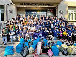 Una mobilitazione da record: 160 in strada per ripulire il borgo