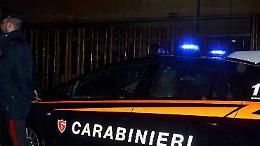 Rubano nello storico negozio di bici, ma devono abbandonare la refurtiva