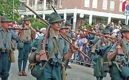 Chi pu&ograve; indossare il cappello alpino? La polemica post Olimpiadi travolge l&rsquo;ANA