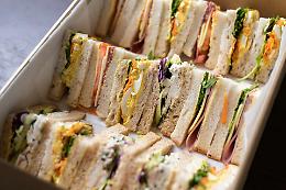 100 anni e non sentirli. Ma il tramezzino, &egrave; nato a Torino o a Venezia?