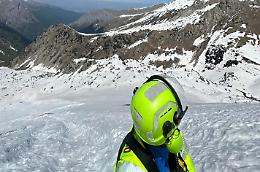 Escursionista scivola con gli sci nel Canale dei Genovesi: recuperato con l'elicottero