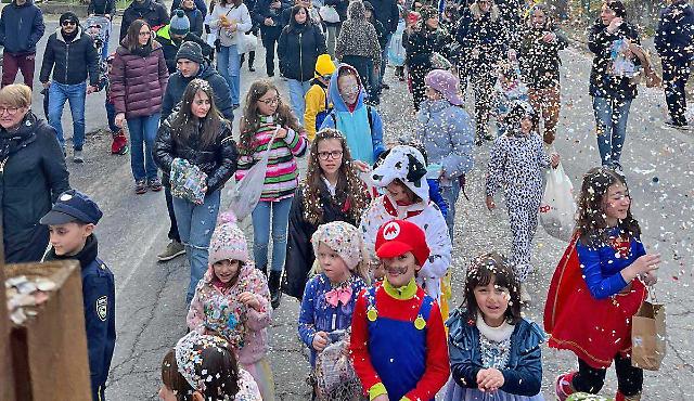 Maschere, frittelle e sorrisi: ecco il Carnevale dei bambini