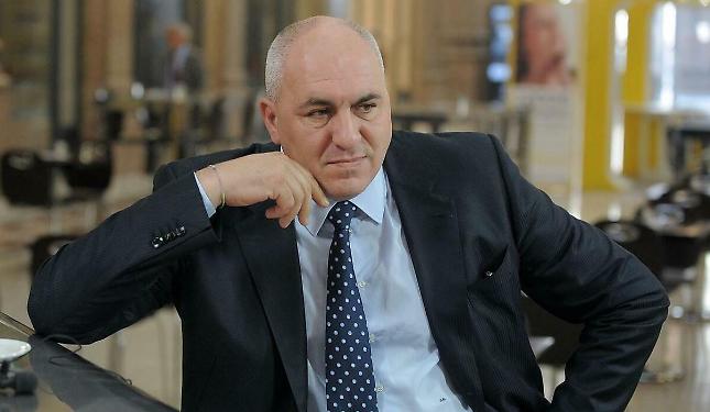 Crosetto torna in Italia da Dubai con un volo militare: &ldquo;Rientro da solo e pago tre volte la tariffa&rdquo;