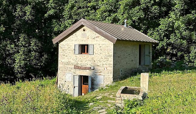 Un nuovo bivacco in alta val Pesio, dove ritrovare silenzio e bellezza