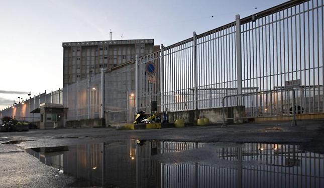 Carceri: telefonini fatti entrare col drone, spranghe di ferro trovate nelle celle