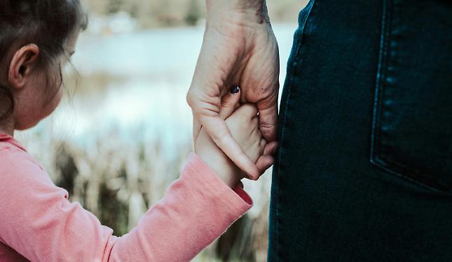 Voucher per le famiglie in difficoltà: fino a 1.200 euro a bambino per chi si prenota in tempo nel "click day"