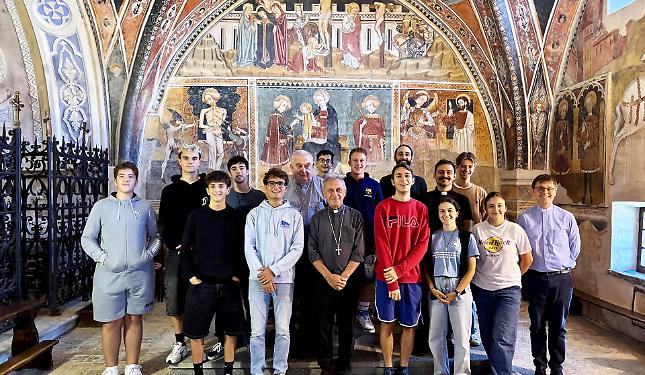 I ministranti in visita a San Fiorenzo, accompagnati da... due vescovi