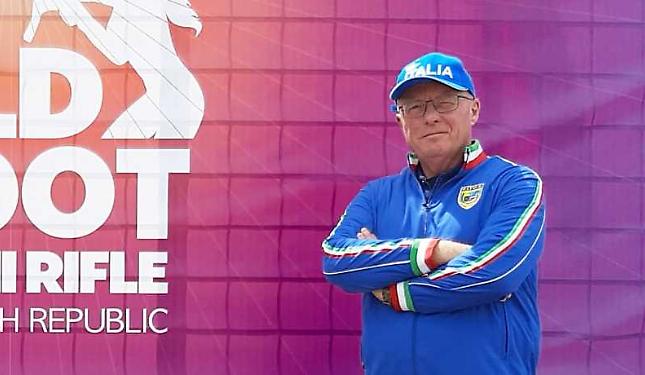 Il campione mondiale che spara al poligono di Carrù