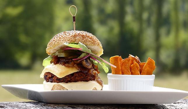 Stop a nomi come "hamburger" o "salsiccia" per prodotti vegetali o sintetici
