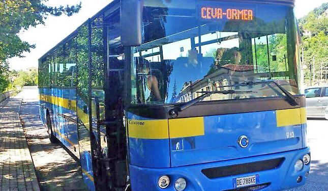 Sequestrati i bus degli studenti in Val Tanaro: la Procura indaga sulla sicurezza