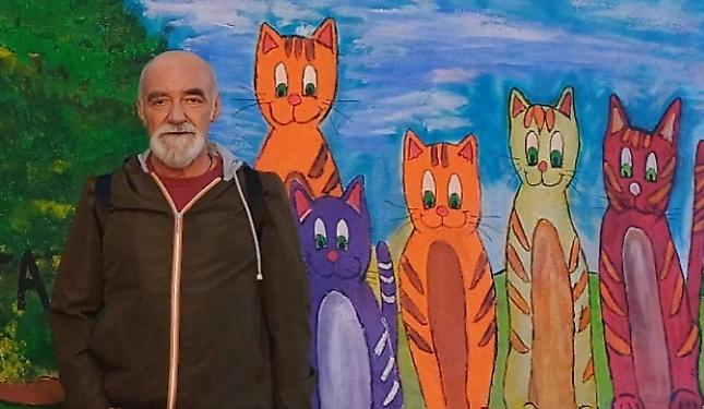 «Ho dipinto la mia casa per regalare un sorriso a chi passa»
