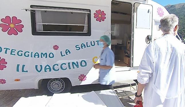Nelle aree periferiche i vaccini arrivano... a “domicilio” con il camper