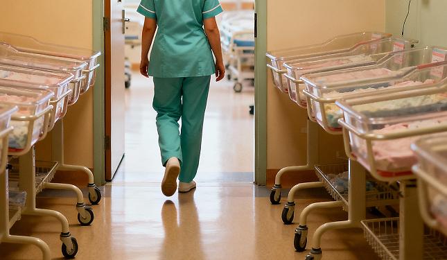 Nel paesello di 500 abitanti sono nati cinque bambini in un mese