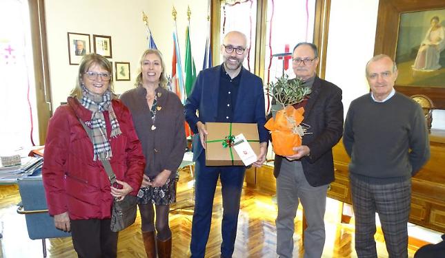 L'Ulivo della Pace: il dono delle Acli al presidente Robaldo diventa simbolo per tutto il territorio