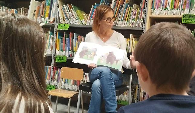 Storie e attività in biblioteca per tutta la famiglia, dal giallo alla "Gabbianella e il gatto"