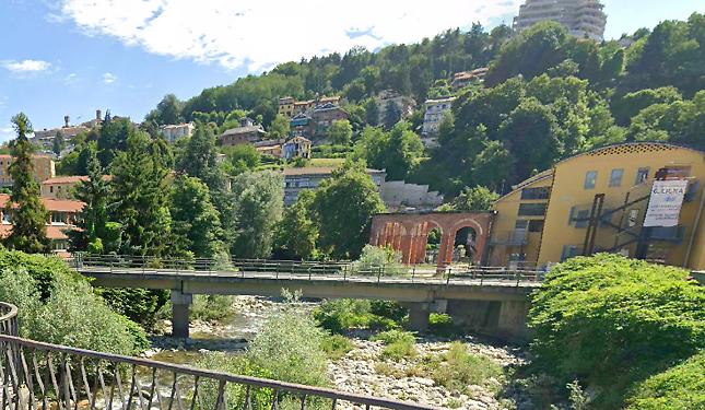 «Migliorare la sicurezza del torrente dietro le scuole»