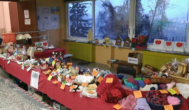 Bazar e concerto di Natale dei bimbi: la Scuola diventa casa per tutto il paese