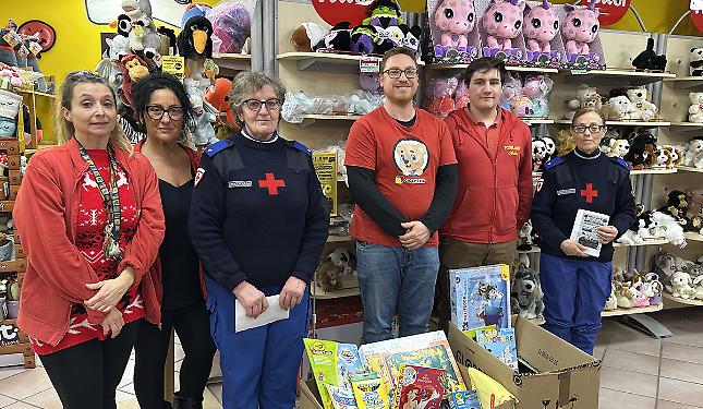 "Colletta del giocattolo": quest'anno Babbo Natale ha l'uniforme della Croce Rossa