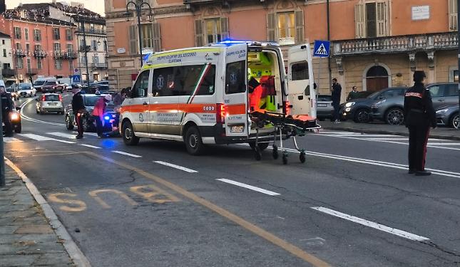 Investita da un'auto in corso Statuto