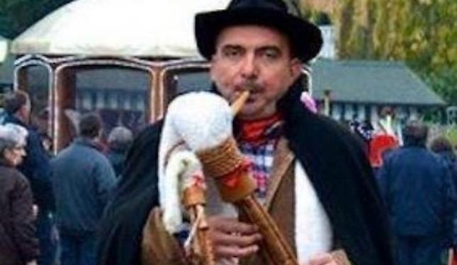 Dipendente comunale e apprezzato zampognaro: Piervanni premiato in Regione