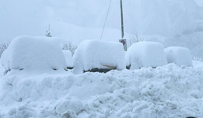 &laquo;Un metro di neve fresca, e continua a scendere&raquo; - FOTO E VIDEO