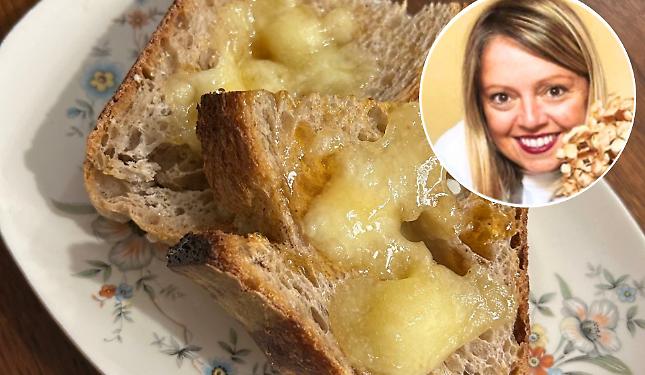 Crostoni di formaggio e miele