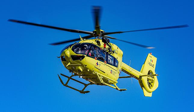 Auto fuori strada sulla Torino-Savona, tre feriti