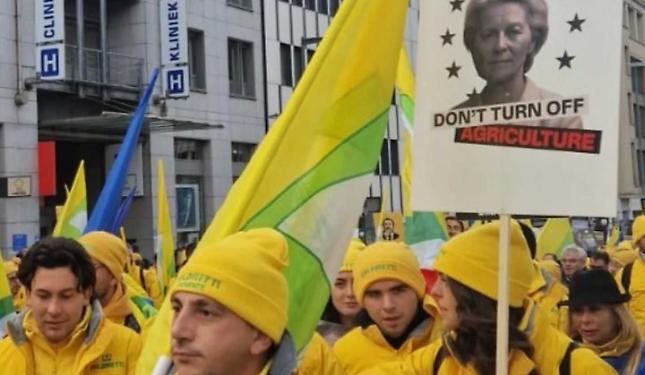 &laquo;In piazza a Strasburgo per fermare la follia della Von Der Leyen&raquo;