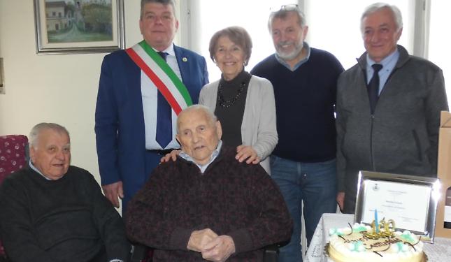 "Detu" festeggia i suoi 100 anni con il fratello Mario (92 anni) e la cognata (90 anni)