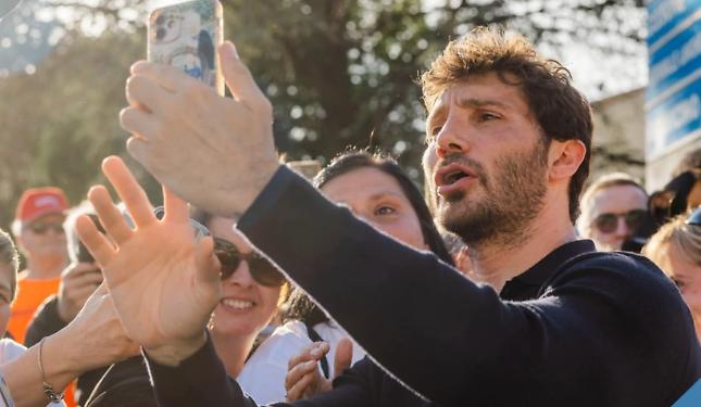 Dopo Stefano De Martino, chi salir&agrave; sul palco quest'anno? Svelato il tema del "Festival della tv"