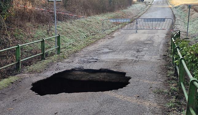 Voragine nel ponte: sopralluogo tecnico per chiarire le cause del cedimento