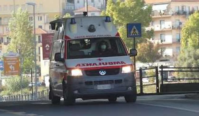 Tragedia sulla Statale 28: muore a 18 anni dopo lo schianto in moto